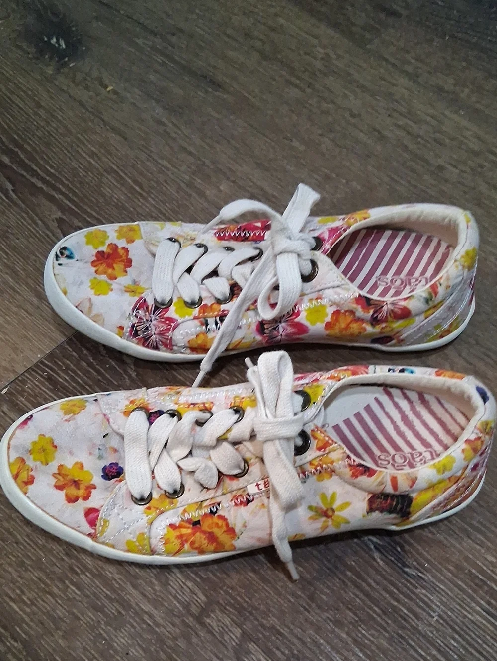 Taos Footwear Star Floral Multicolor Size 6